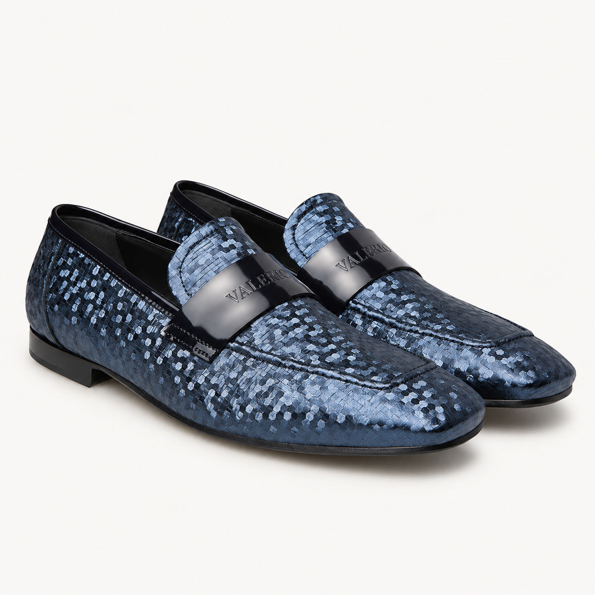 VALERIO Brera Loafer Uomo in Tessuto Blu e Vernice Nera – vista frontale del paio