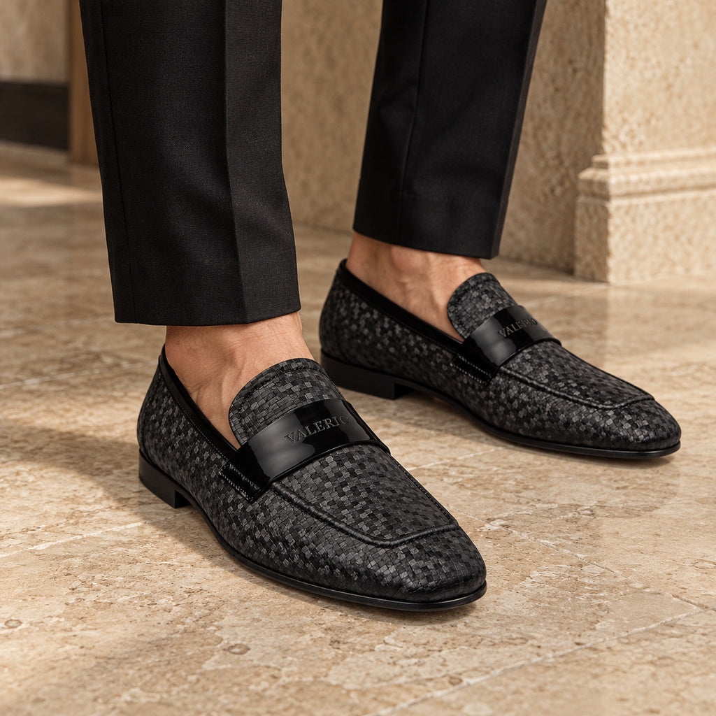VALERIO Brera Loafer Uomo in Tessuto e Vernice Nera – indossato