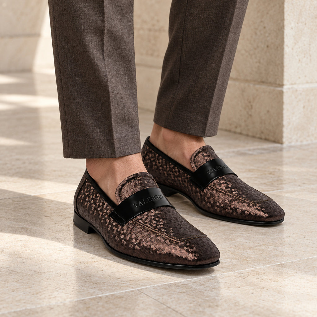 VALERIO Brera Loafer Uomo in Tessuto Testa di Moro e Vernice Nera – indossato