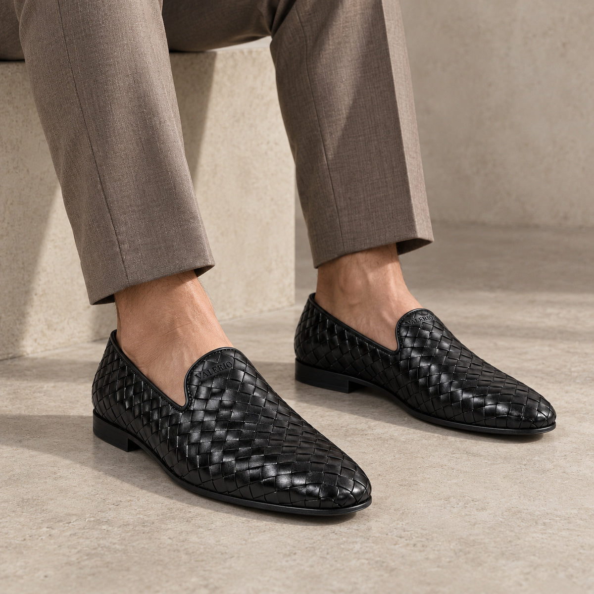 VALERIO Ravello Loafer Uomo in Vitello Intrecciato Nero – indossato